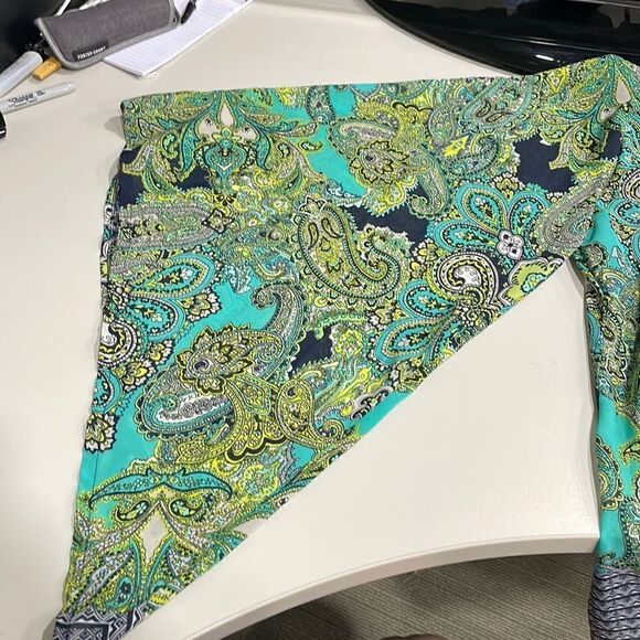 NWOT New Directions Paisley Blouse. Size M (8/10). - Picture 5 of 9